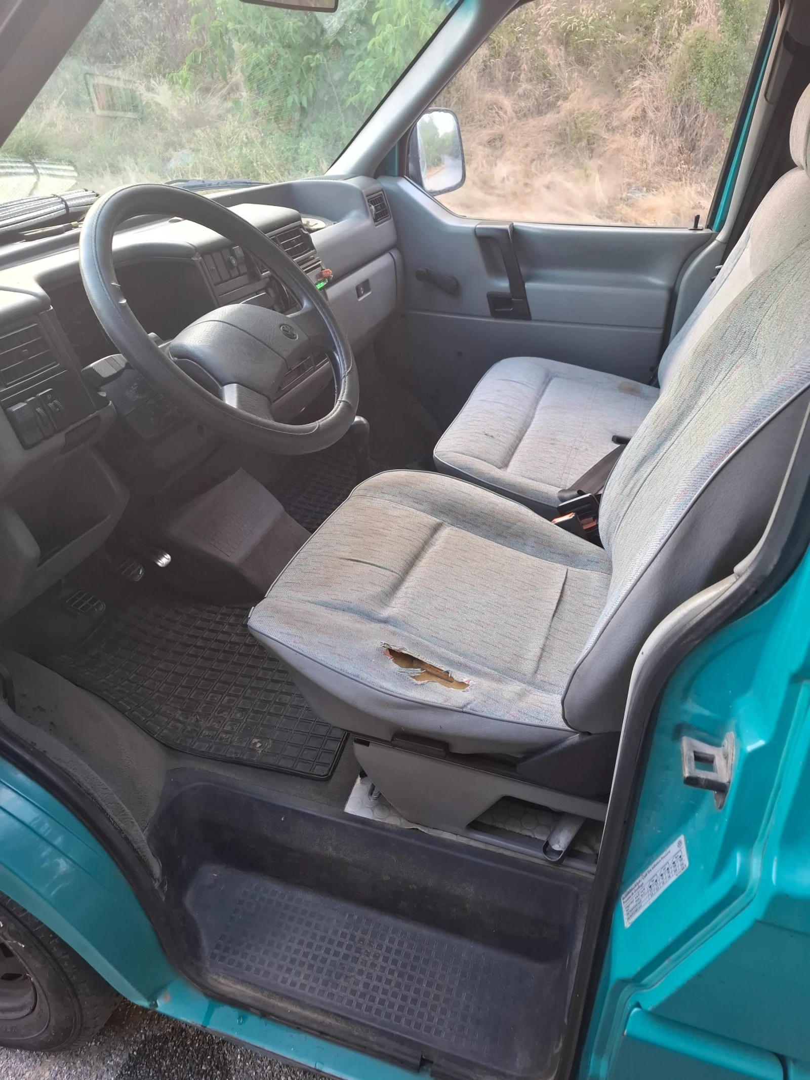 VW Caravelle 2.4D, снимка 8 - Бусове и автобуси - 54353338