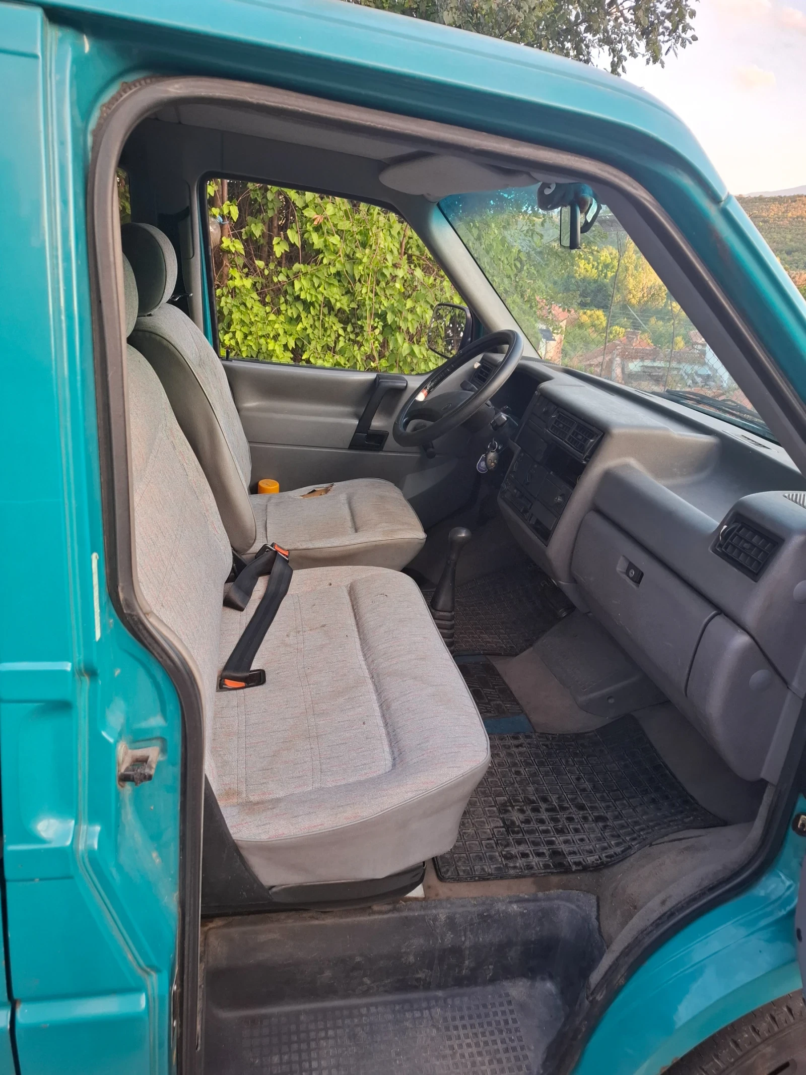 VW Caravelle 2.4D, снимка 7 - Бусове и автобуси - 54353338