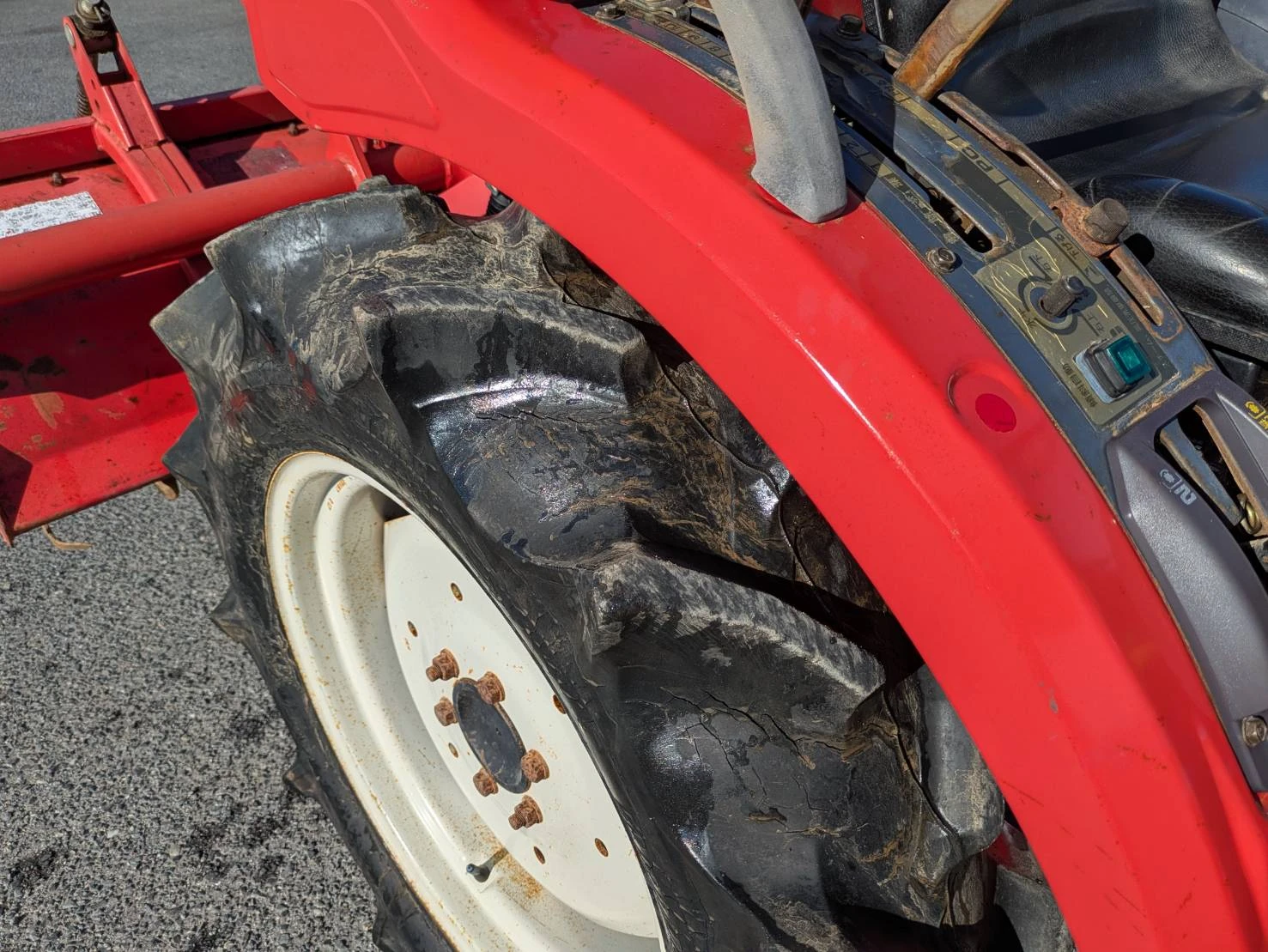 Трактор Mitsubishi MT220, снимка 5 - Селскостопанска техника - 54118074