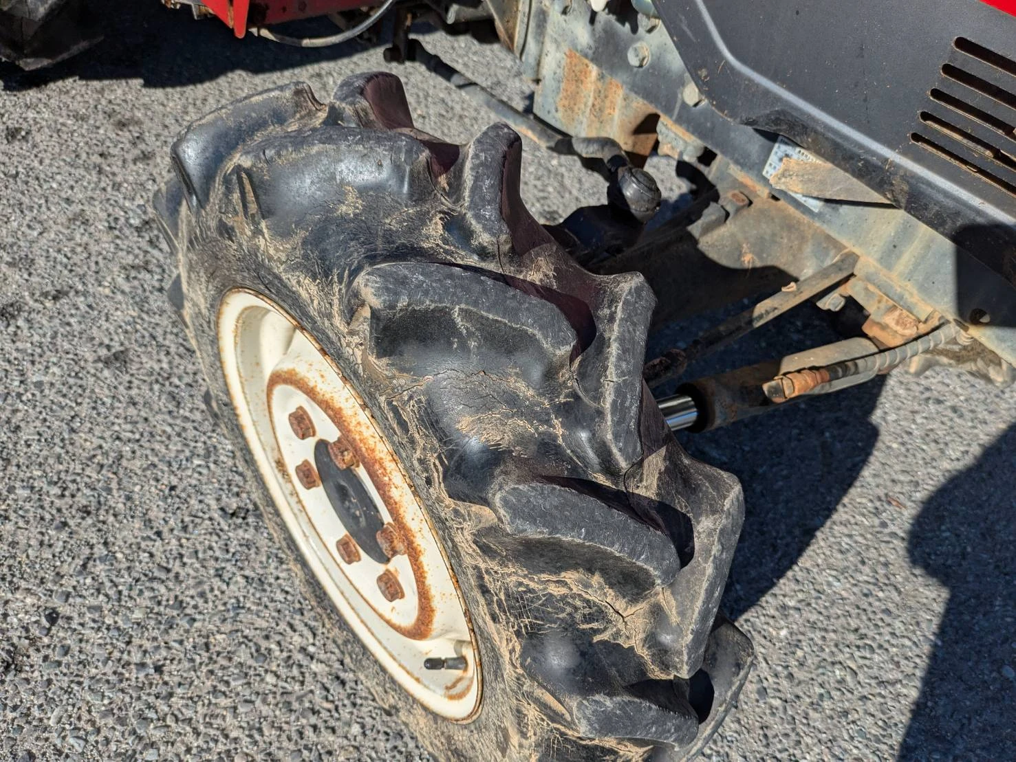 Трактор Mitsubishi MT220, снимка 4 - Селскостопанска техника - 54118074