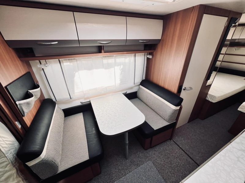 Каравана LMC 6 местна КЛИМАТИК МУВЪР ТЕНТА СОЛАР, снимка 8 - Каравани и кемпери - 49638461