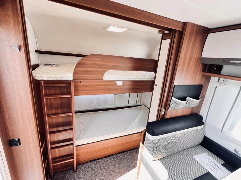 Каравана LMC 6 местна КЛИМАТИК МУВЪР ТЕНТА СОЛАР, снимка 3 - Каравани и кемпери - 49638461