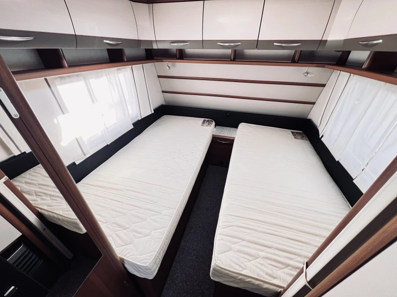 Каравана LMC 6 местна КЛИМАТИК МУВЪР ТЕНТА СОЛАР, снимка 12 - Каравани и кемпери - 49638461