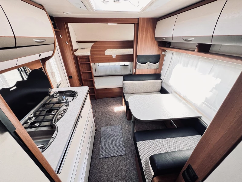 Каравана LMC 6 местна КЛИМАТИК МУВЪР ТЕНТА СОЛАР, снимка 9 - Каравани и кемпери - 49638461