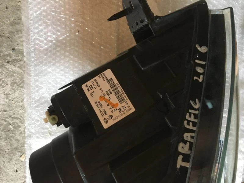 Светлини за Renault Trafic, снимка 2 - Части - 53556461
