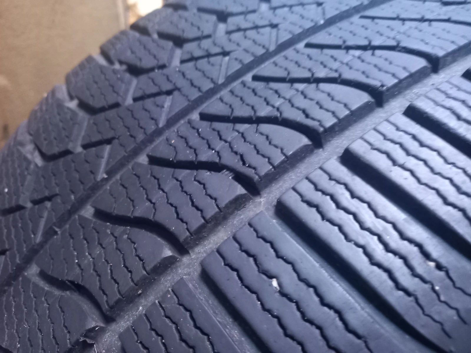 Гуми Зимни 275/40R19