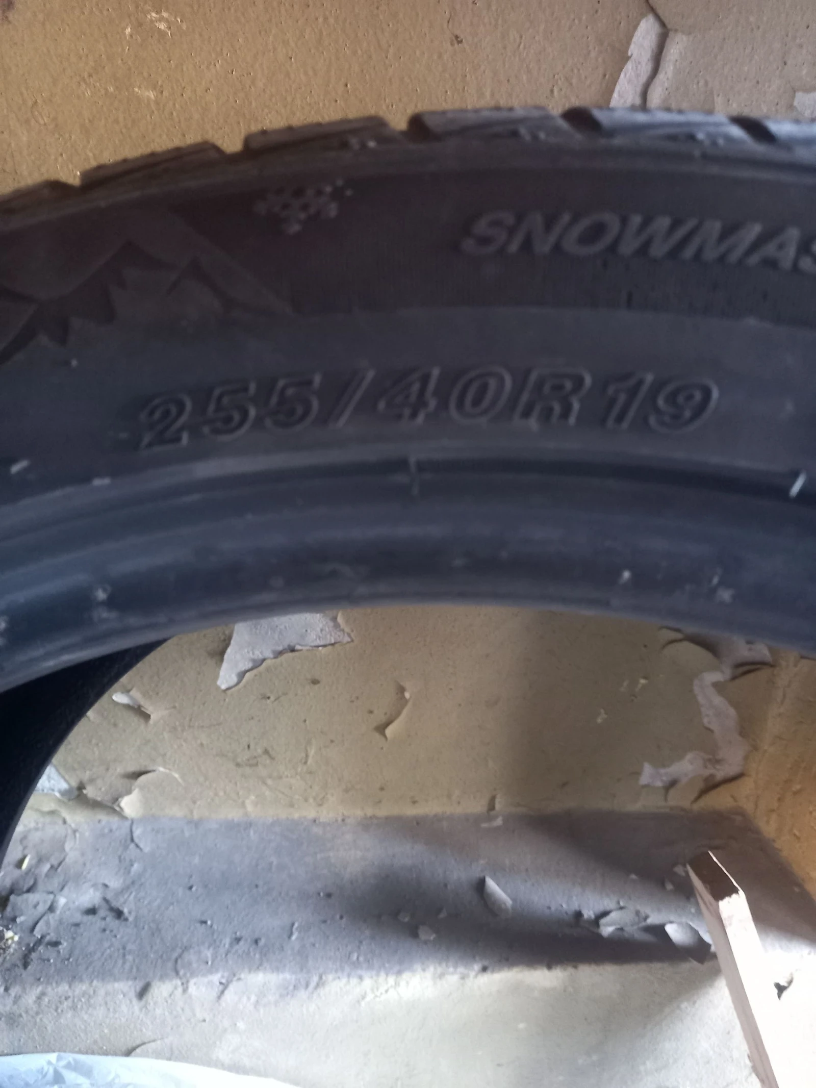 Гуми Зимни 275/40R19, снимка 7 - Гуми и джанти - 54731499