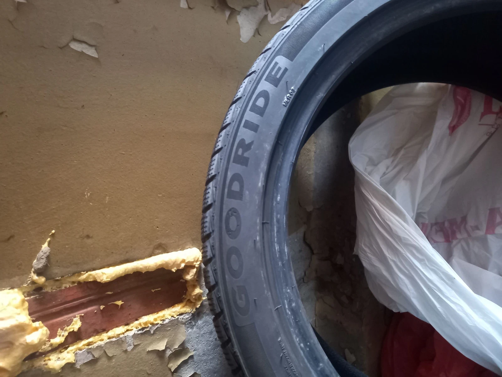 Гуми Зимни 275/40R19, снимка 9 - Гуми и джанти - 54731499