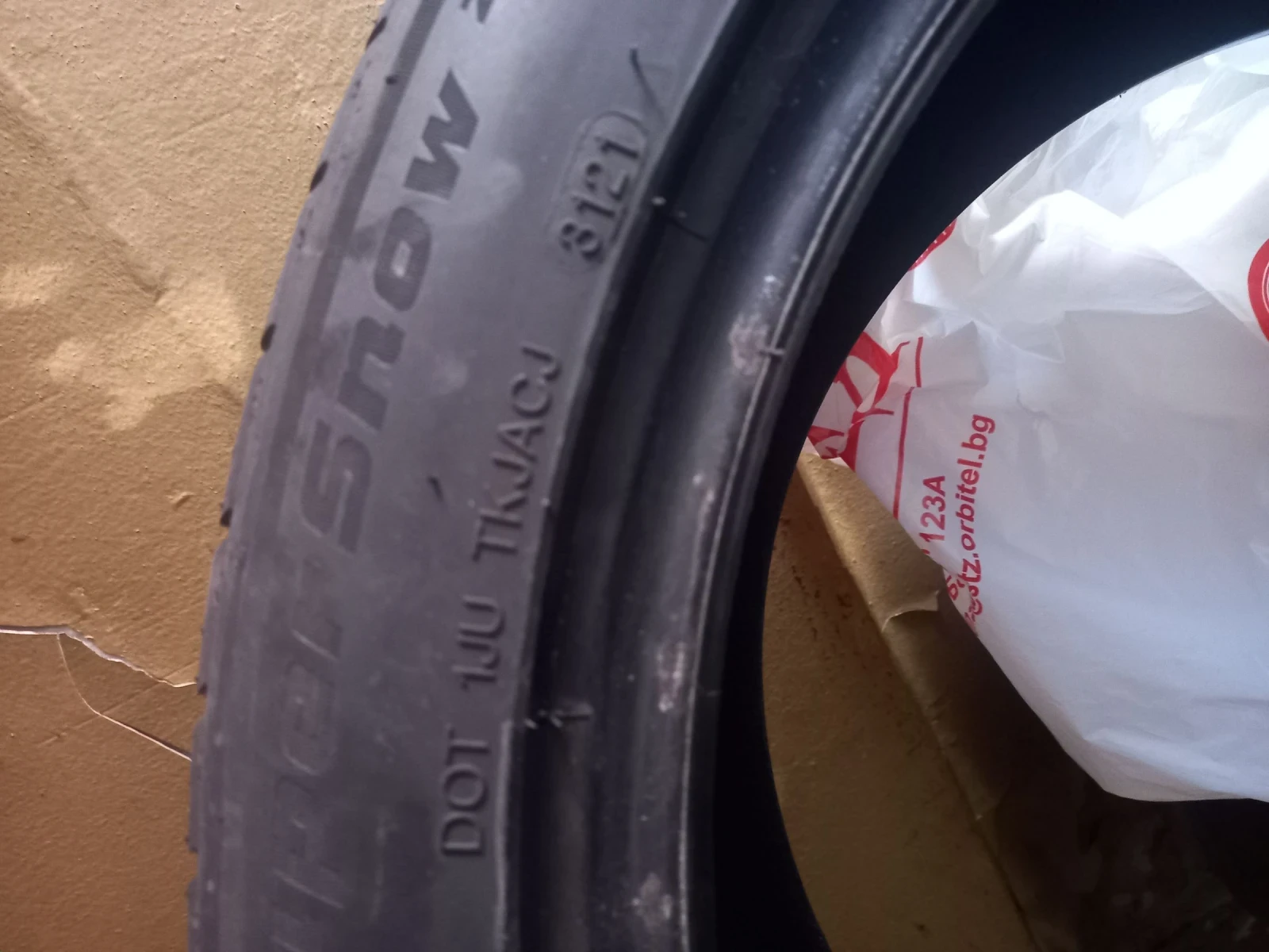 Гуми Зимни 275/40R19, снимка 3 - Гуми и джанти - 54731499