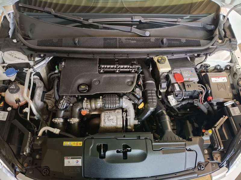 Peugeot 308 1.6 BLUE HDI , снимка 14 - Автомобили и джипове - 49719740