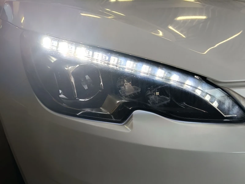 Peugeot 308 1.6 BLUE HDI , снимка 8 - Автомобили и джипове - 49719740