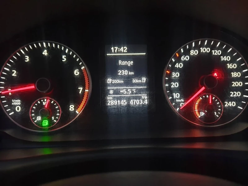 VW Touran, снимка 15 - Автомобили и джипове - 53445417