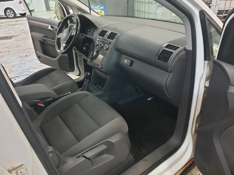 VW Touran, снимка 8 - Автомобили и джипове - 53445417