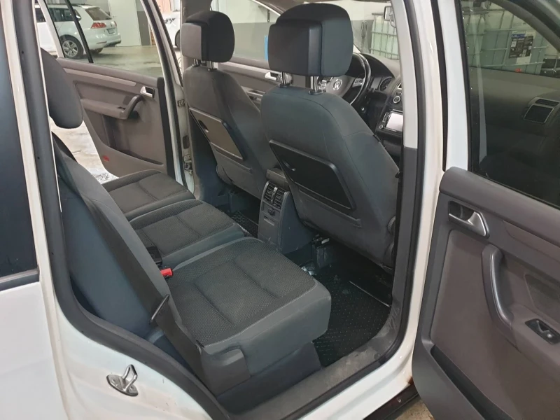 VW Touran, снимка 9 - Автомобили и джипове - 53445417