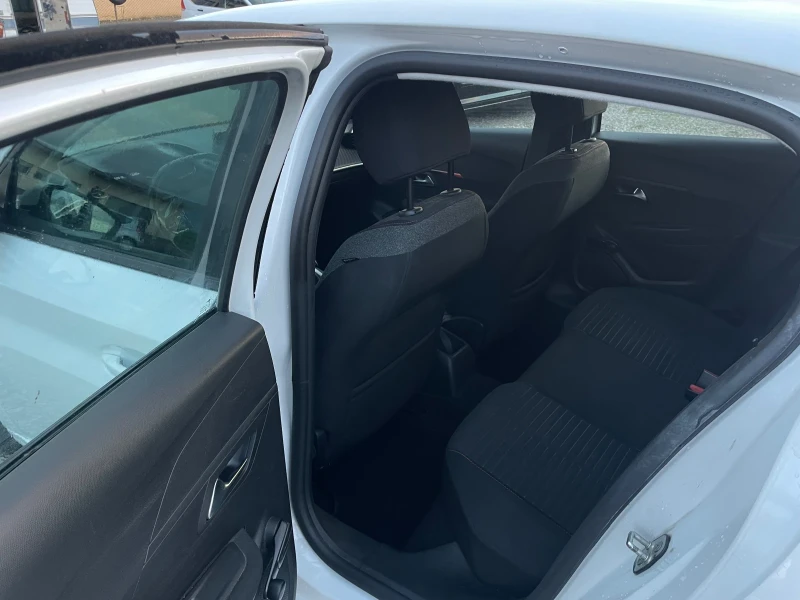 Peugeot 208 1.5HDI, снимка 10 - Автомобили и джипове - 53503690