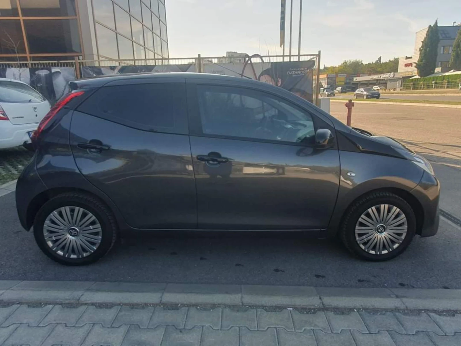 Toyota Aygo 1, 0 бензин 75 к.с - изображение 5