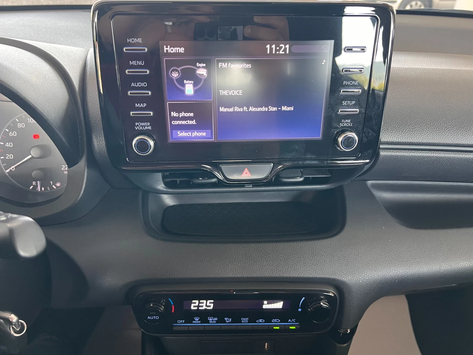 Toyota Yaris LIGHT/HYBRID/1.5vvt-i/115K.C./Е-CVT AT | Mobile.bg — изображение 13