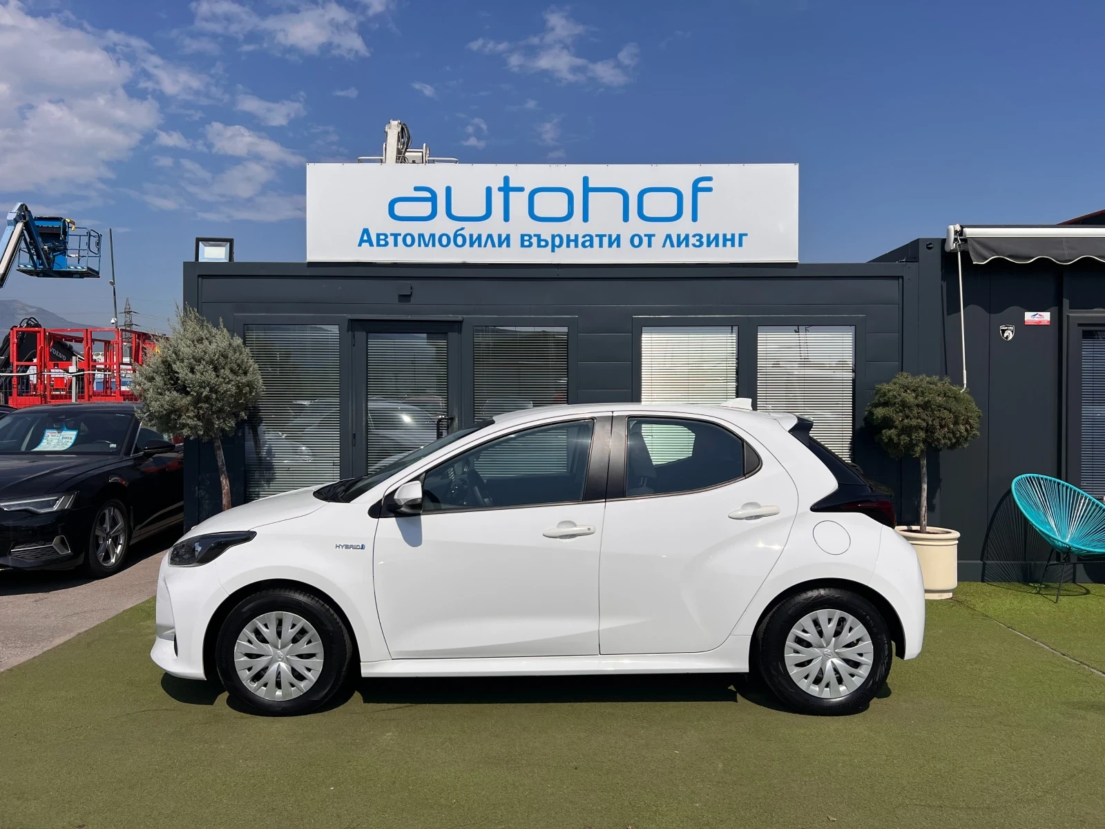 Toyota Yaris LIGHT/HYBRID/1.5vvt-i/115K.C./Е-CVT AT - изображение 2