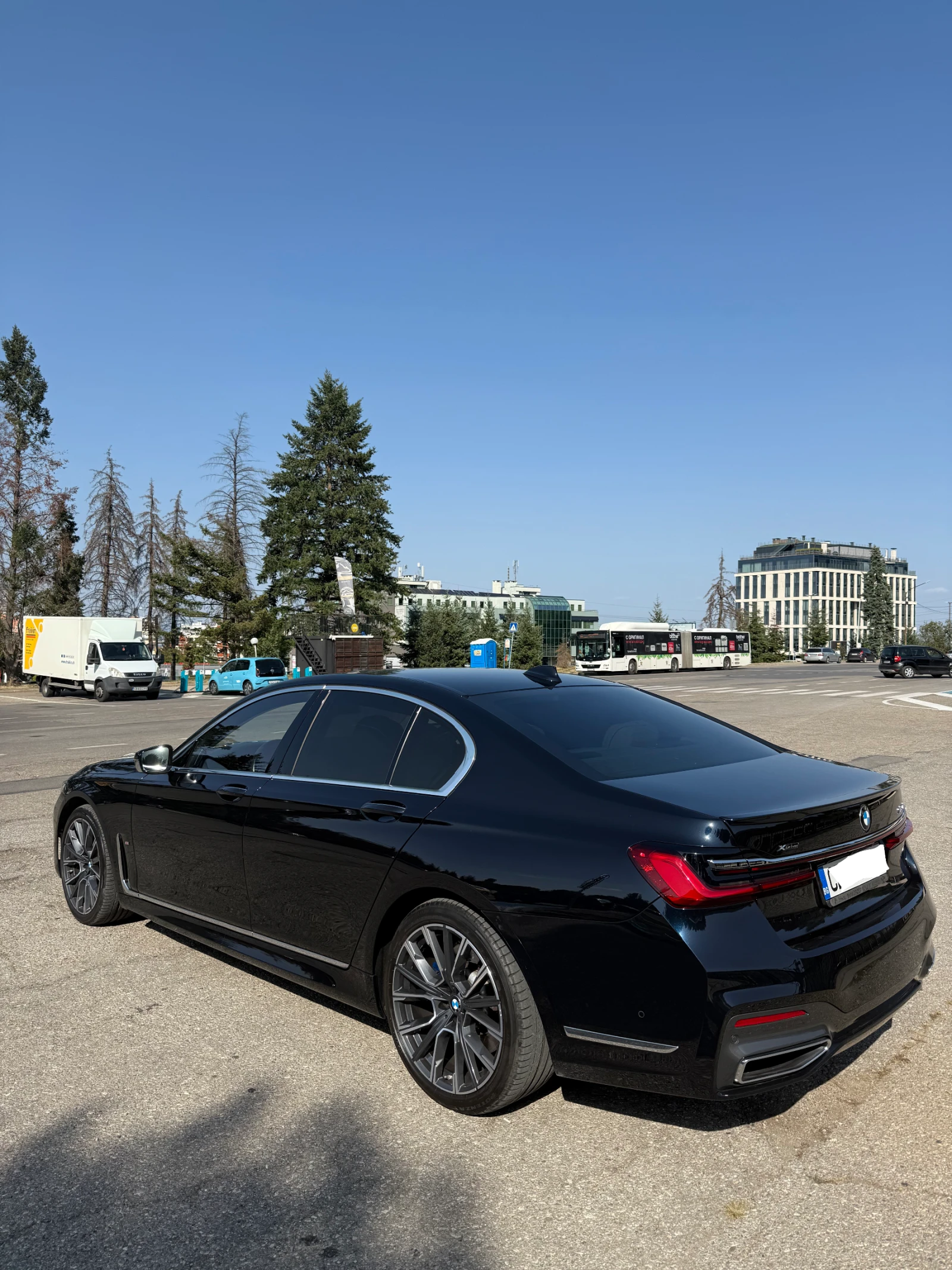 BMW 750 750I X-Drive M-Sport Pack - изображение 2