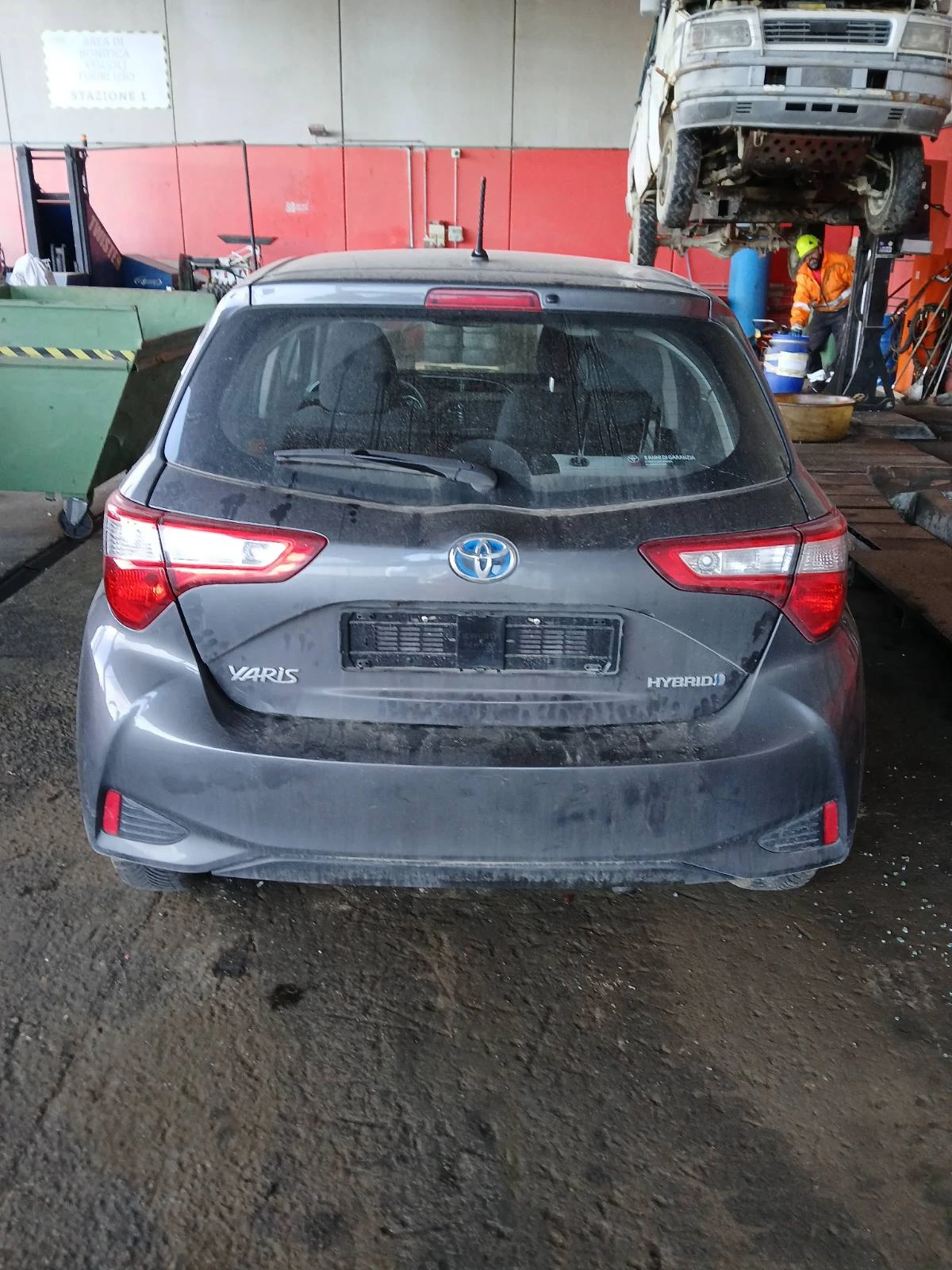 Toyota Yaris 1.5 HIBRID - изображение 3