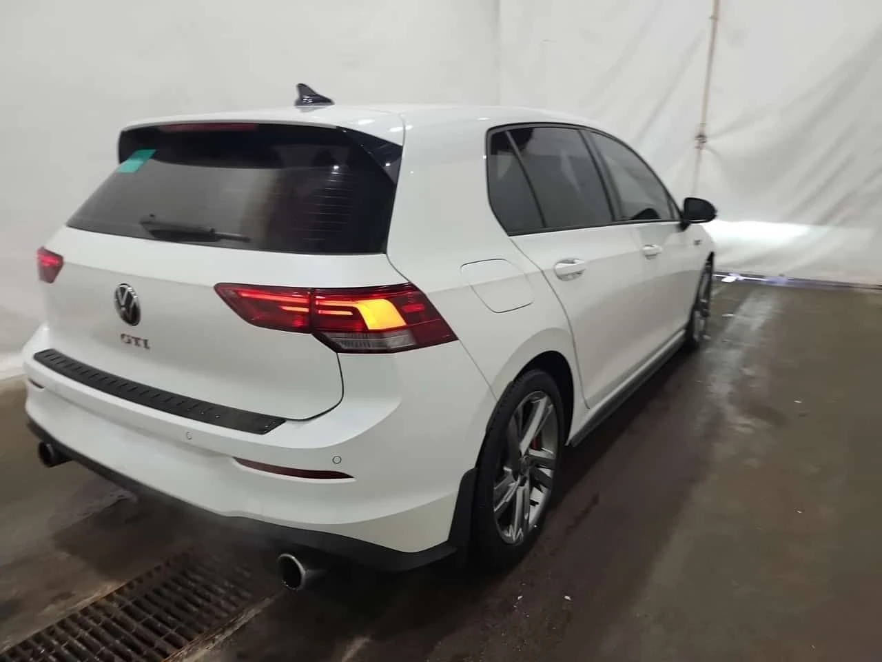 VW Golf GTI/CARFAX/Панорама/2 ключа/Подгрев, снимка 3 - Автомобили и джипове - 53880648