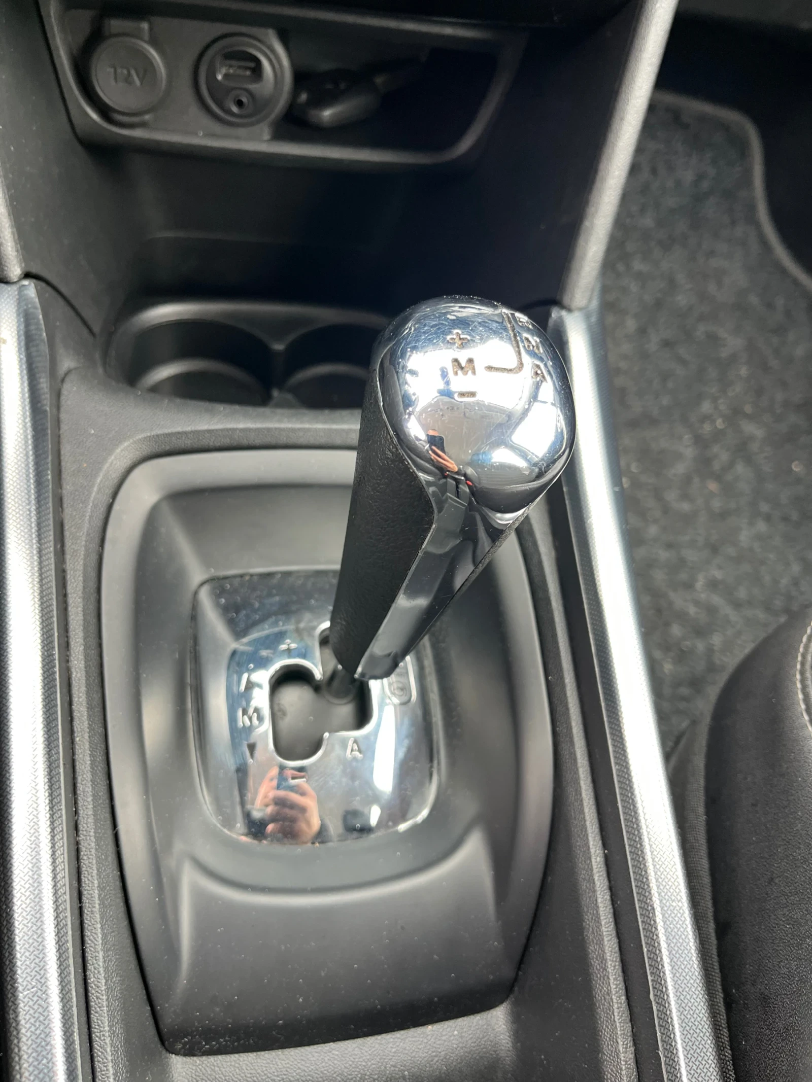 Peugeot 2008 1.6HDI ALLURE, снимка 9 - Автомобили и джипове - 54391943