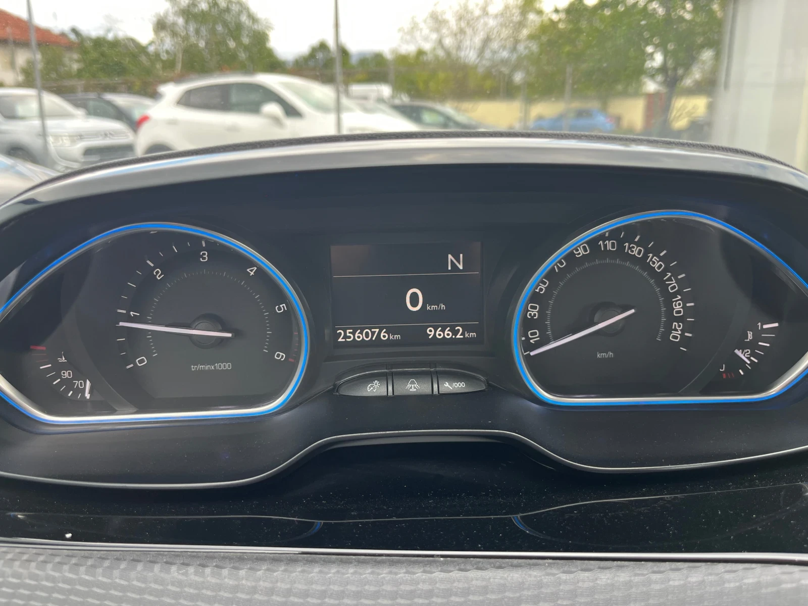 Peugeot 2008 1.6HDI ALLURE, снимка 8 - Автомобили и джипове - 54391943
