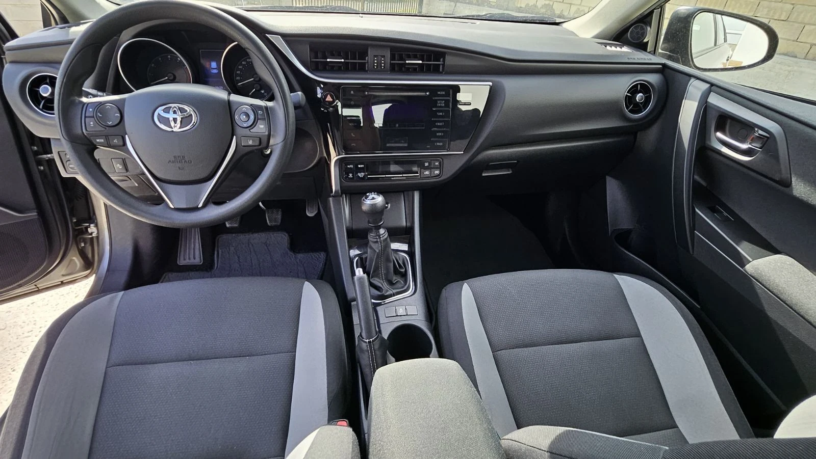 Toyota Auris Първи собственик, снимка 4 - Автомобили и джипове - 54597822