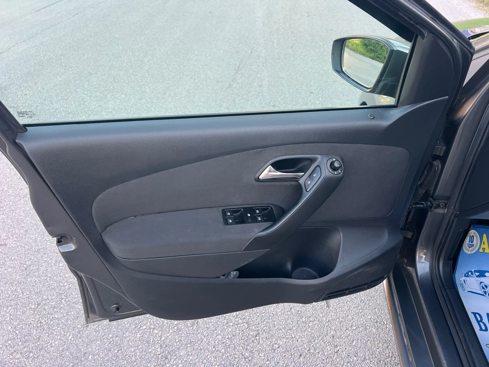 VW Polo 1.6TDI, снимка 15 - Автомобили и джипове - 54866484