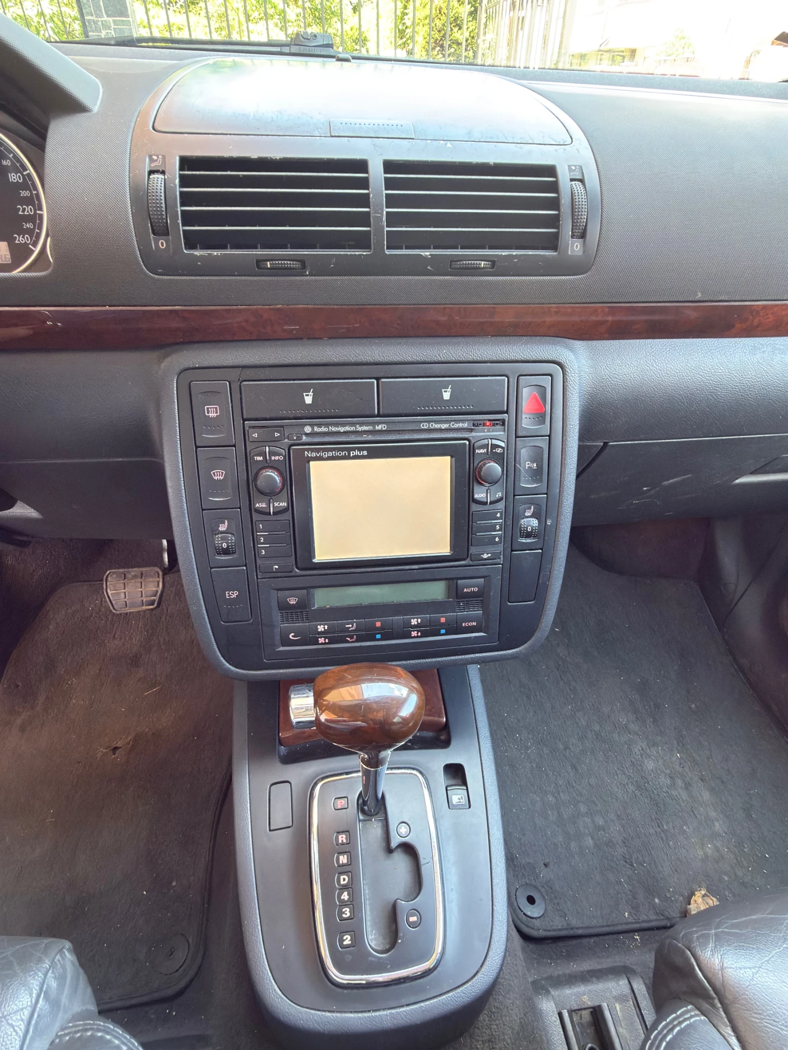 VW Sharan 2.8 АВТОМАТИК, снимка 13 - Автомобили и джипове - 54870489