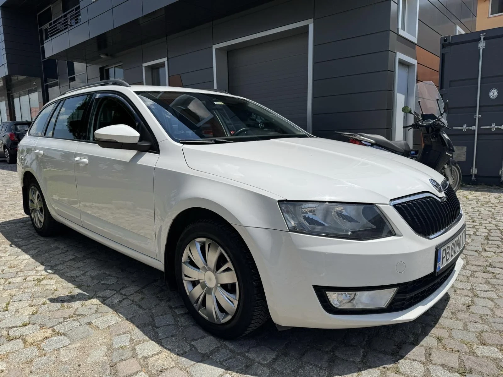 Skoda Octavia Octavia 1.6 DSG , снимка 2 - Автомобили и джипове - 55136896
