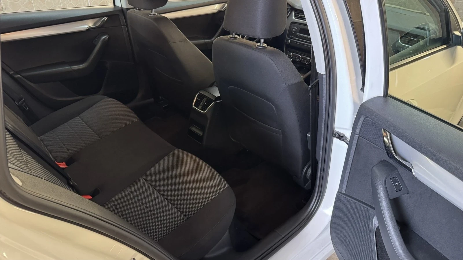 Skoda Octavia Octavia 1.6 DSG , снимка 11 - Автомобили и джипове - 55136896
