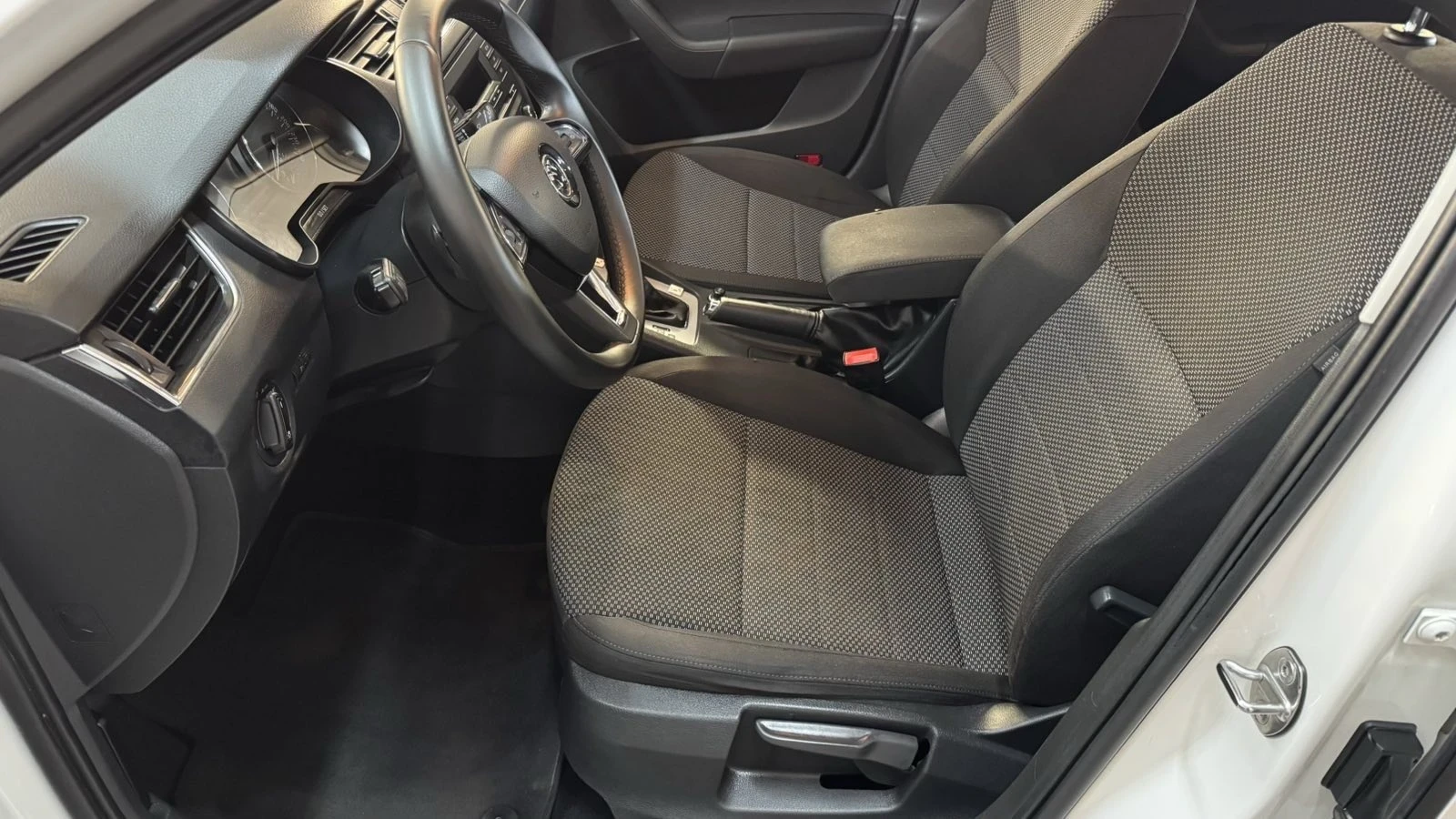Skoda Octavia Octavia 1.6 DSG , снимка 8 - Автомобили и джипове - 55136896