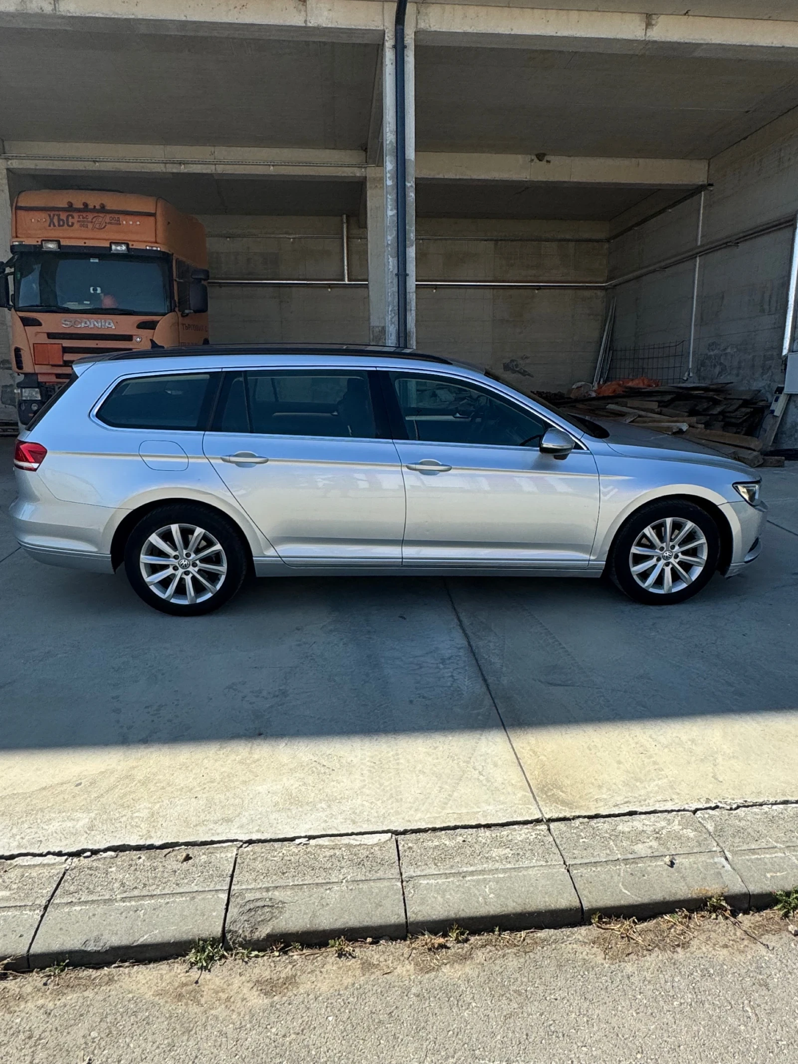 VW Passat BlueMotion   2016 г. | 2.0 TDI 150 к . Ел теглич , снимка 7 - Автомобили и джипове - 55662332