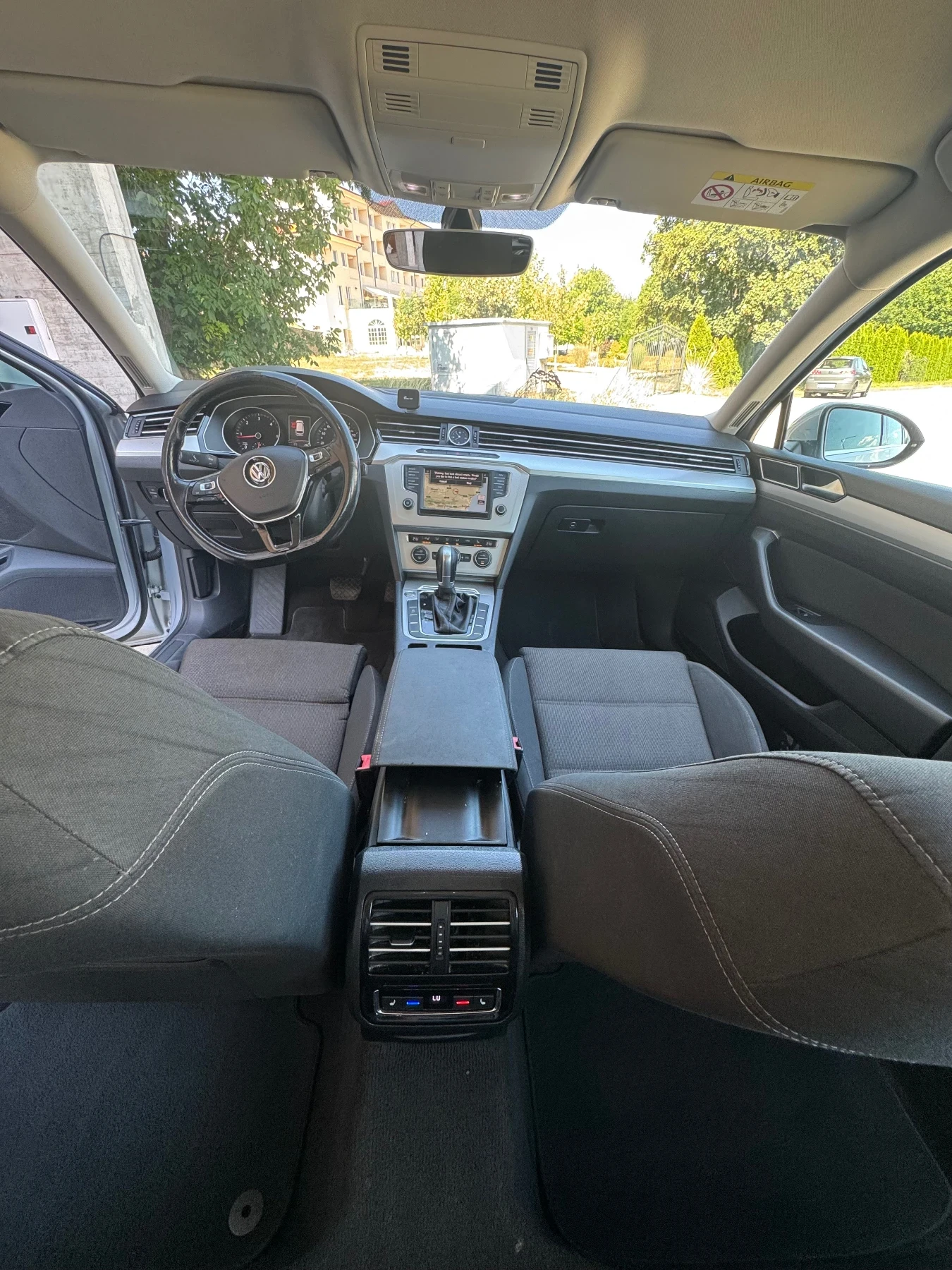 VW Passat BlueMotion   2016 г. | 2.0 TDI 150 к . Ел теглич , снимка 10 - Автомобили и джипове - 55662332