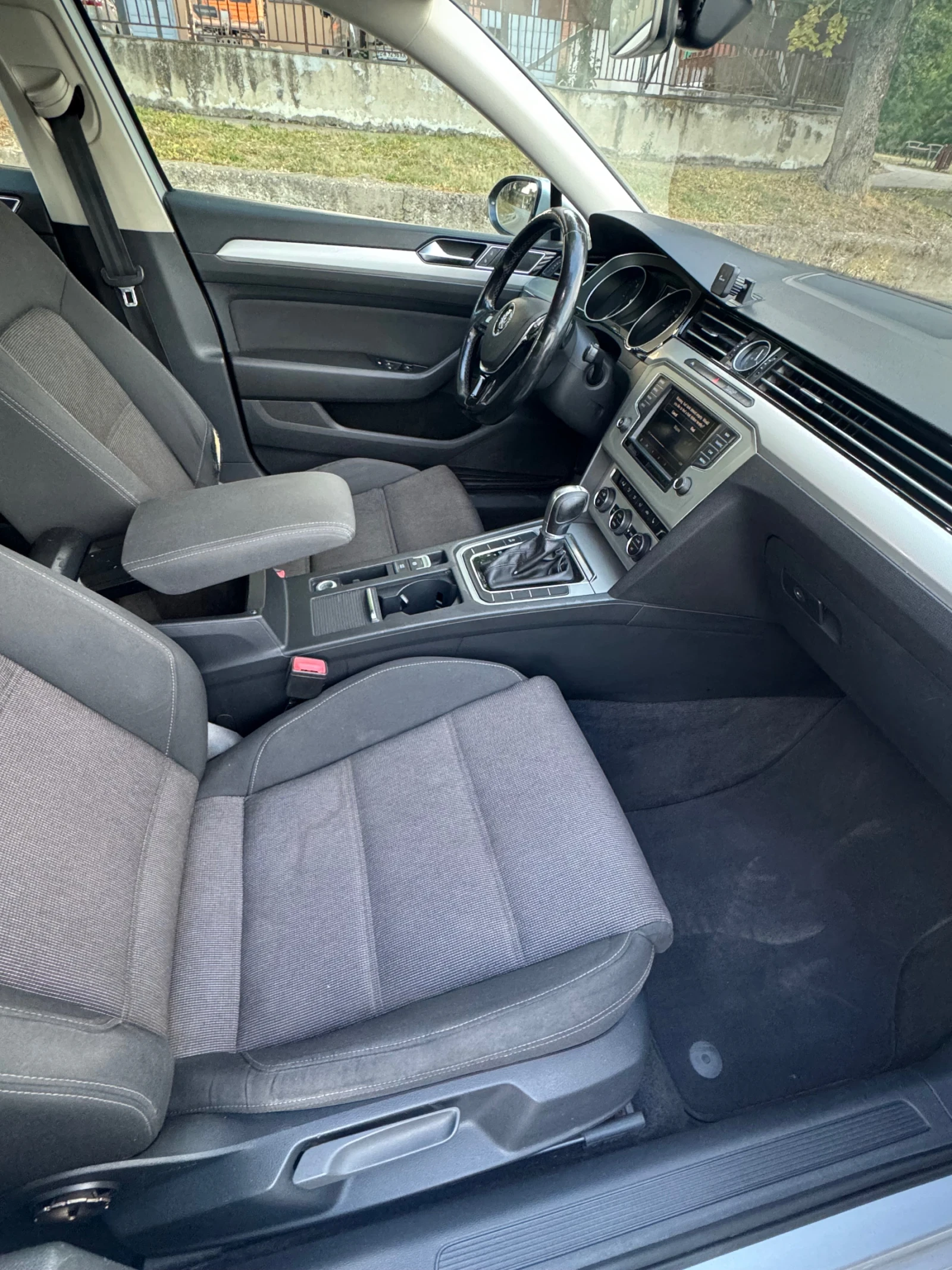 VW Passat BlueMotionb8  2016 г. | 2.0 TDI 150 к . Ел теглич , снимка 15 - Автомобили и джипове - 55662332