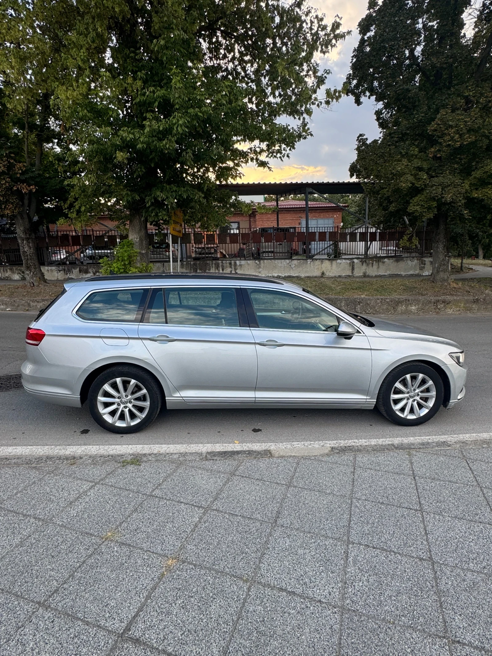 VW Passat BlueMotionb8  2016 г. | 2.0 TDI 150 к . Ел теглич , снимка 7 - Автомобили и джипове - 55662332