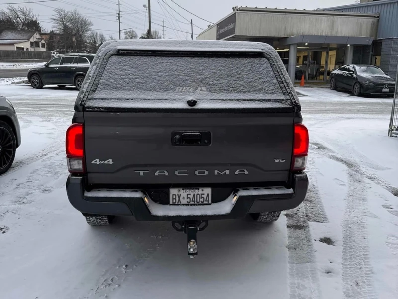 Toyota Tacoma * 4x4 Double Cab Auto * CARFAX * БЕЗ ПЪРВОНАЧАЛНА , снимка 4 - Автомобили и джипове - 52865769