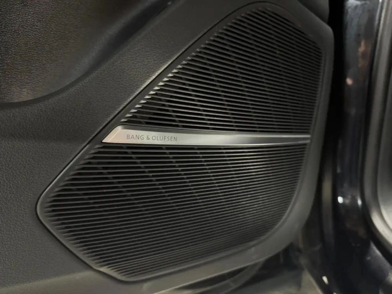 Audi Q8 Sline* BlackOptic* Distr* B&O* 360* Обдух* Пано* , снимка 8 - Автомобили и джипове - 52870770