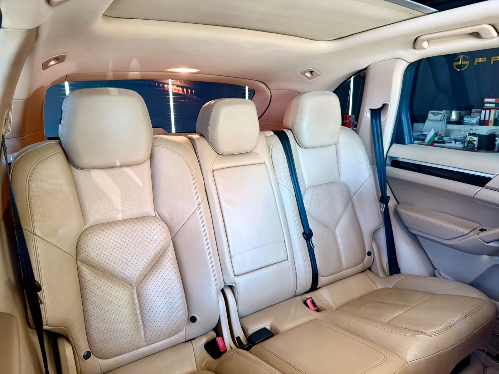 Porsche Cayenne Pano* Carplay* Подгрев* ЛИЗИНГ , снимка 15 - Автомобили и джипове - 55477869