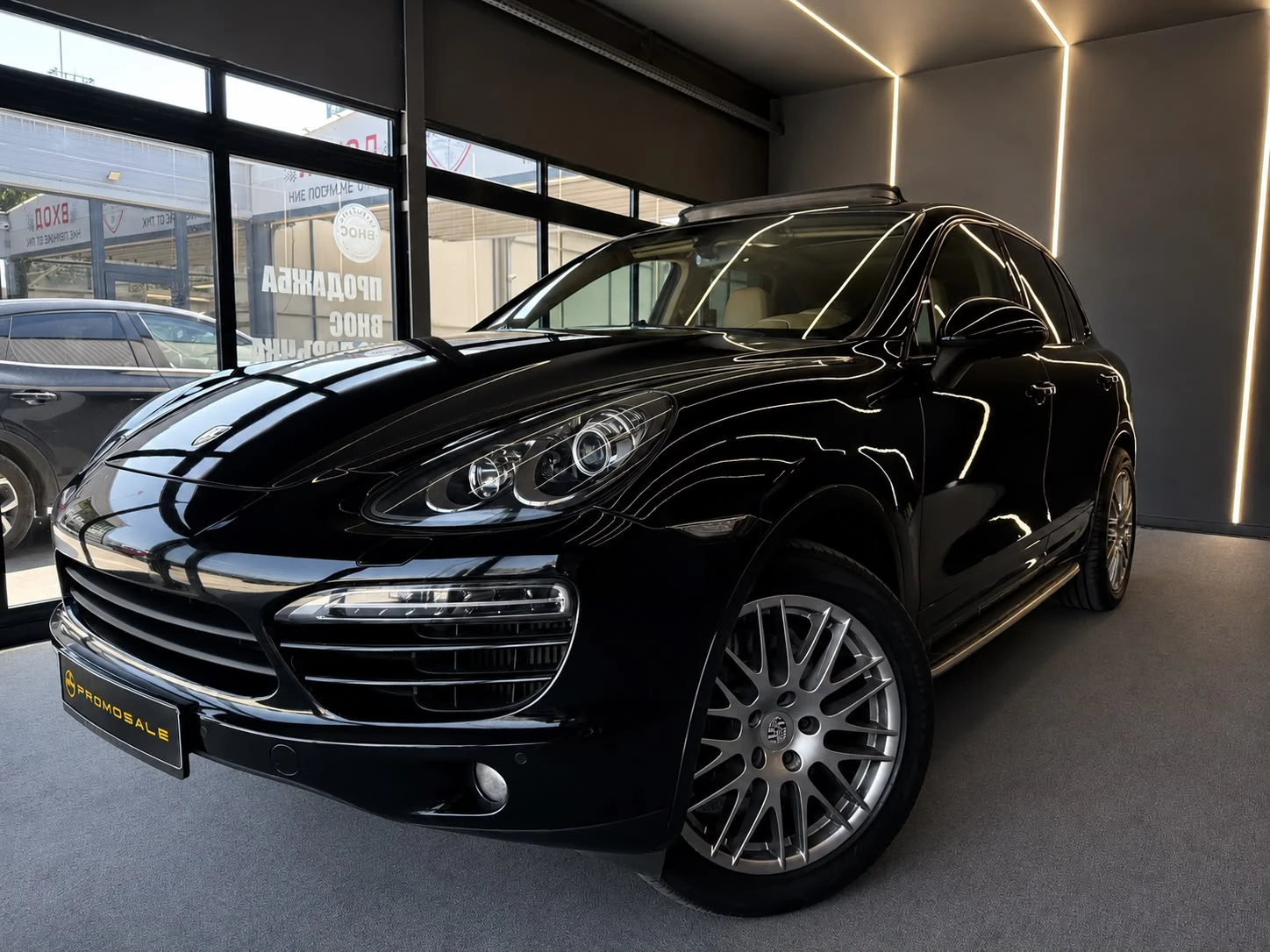 Porsche Cayenne Pano* Carplay* Подгрев* ЛИЗИНГ , снимка 3 - Автомобили и джипове - 55477869