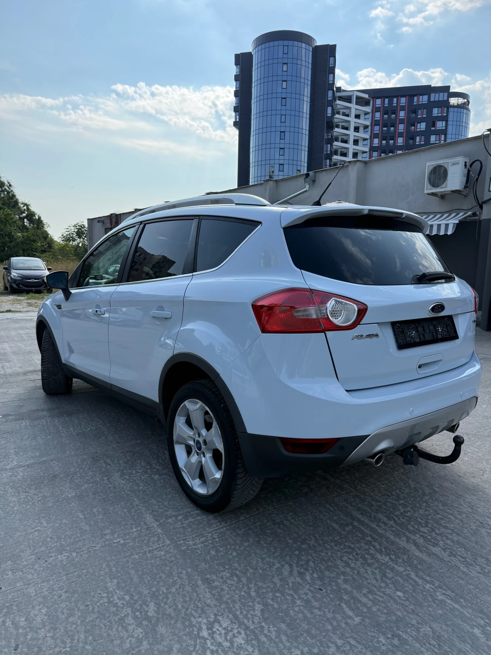 Ford Kuga TITANIUM* 4x4* KAMERA* NAVi, снимка 3 - Автомобили и джипове - 55767385
