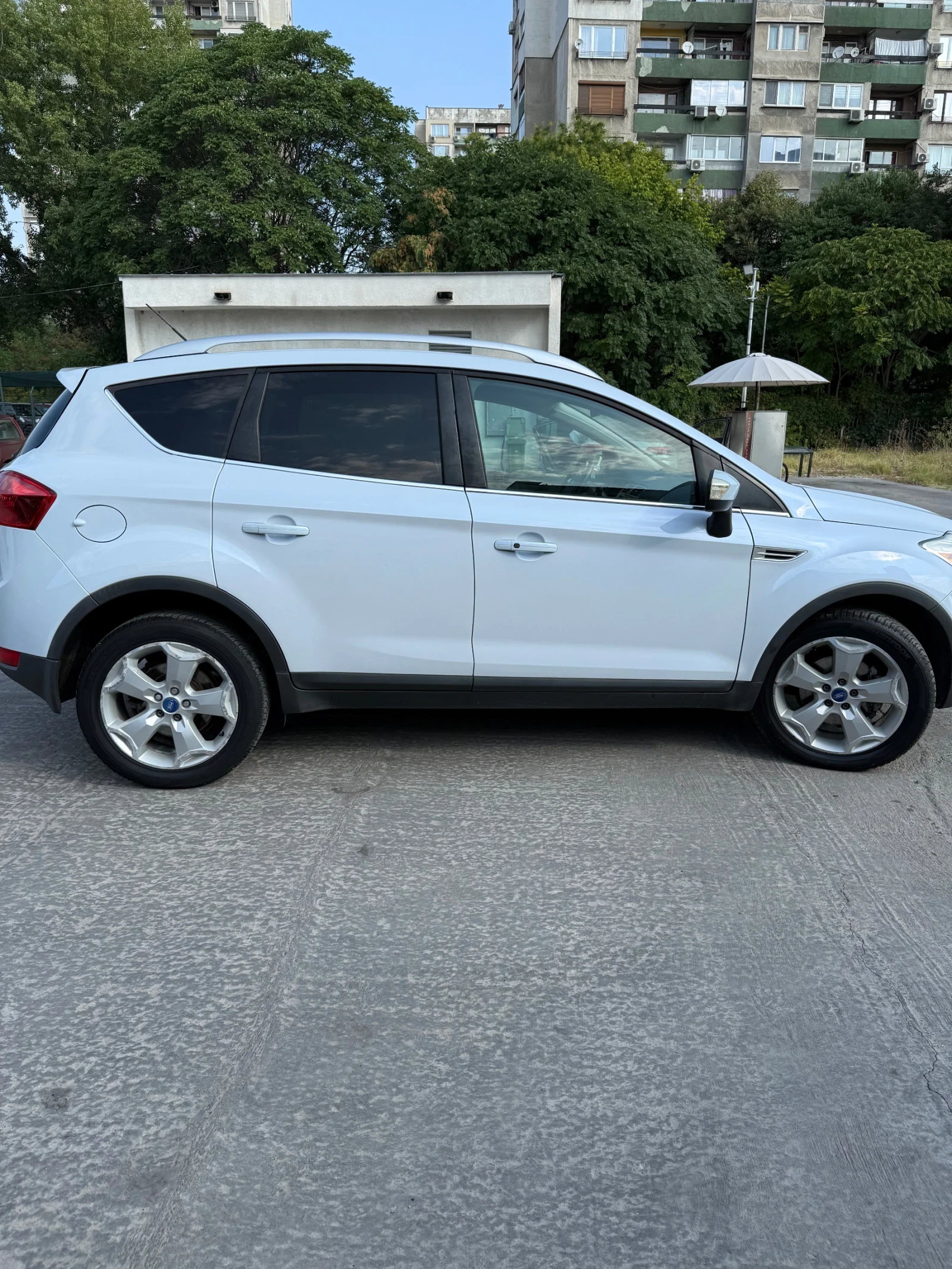 Ford Kuga TITANIUM* 4x4* KAMERA* NAVi, снимка 6 - Автомобили и джипове - 55767385