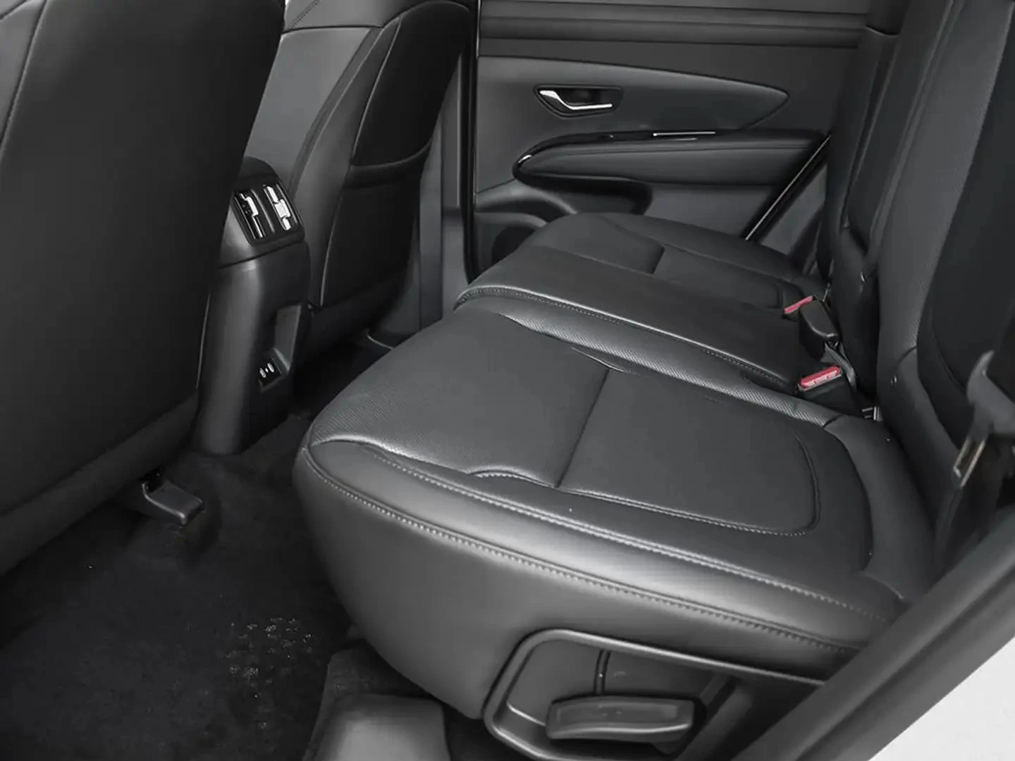 Hyundai Tucson PREFERRED ЦЕНА ДО БЪЛГАРИЯ АВТОКРЕДИТ, снимка 17 - Автомобили и джипове - 55940191