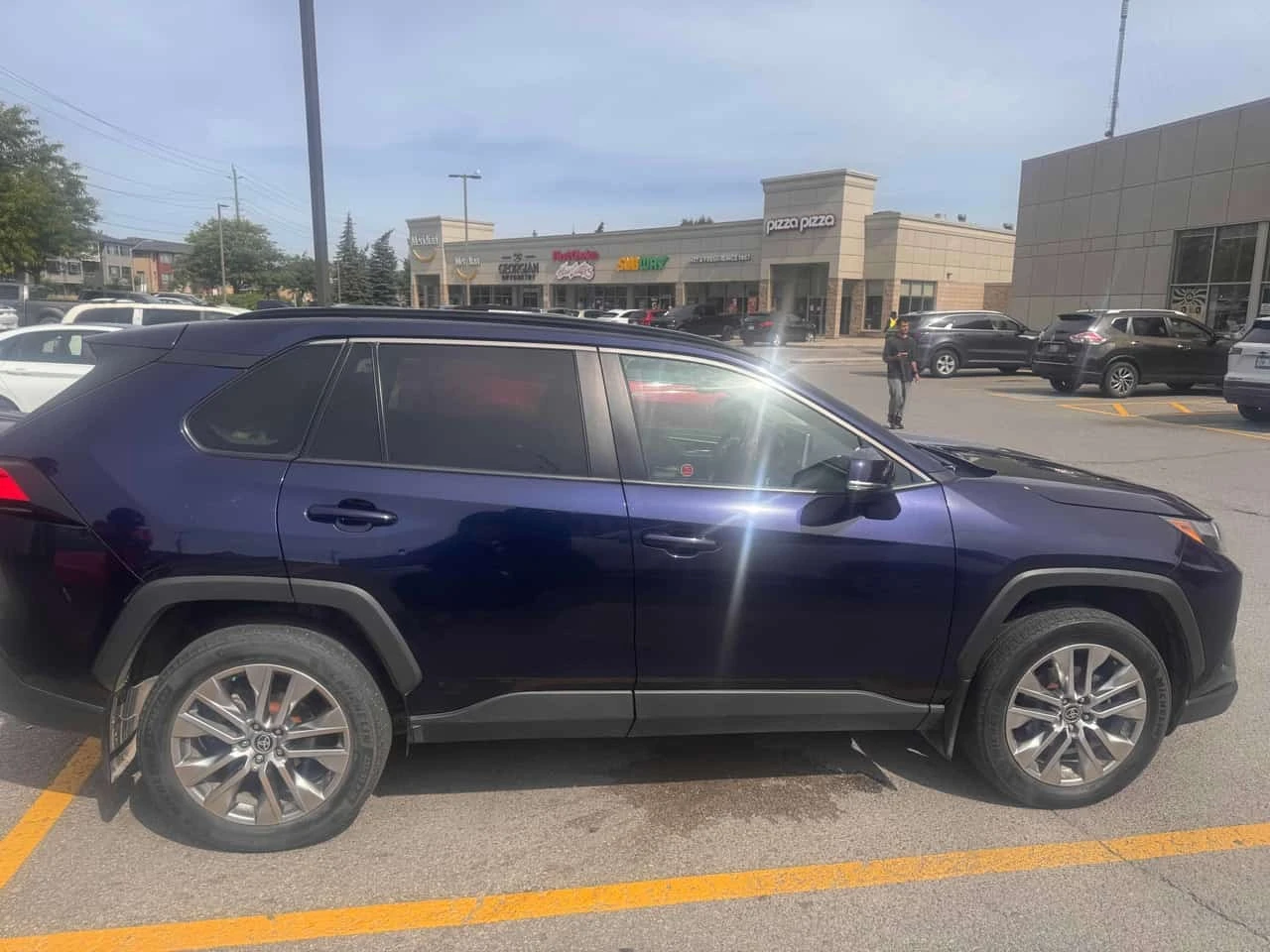 Toyota Rav4 * XLE AWD * CARFAX * БЕЗ ПЪРВОНАЧАЛНА ВНОСКА, снимка 3 - Автомобили и джипове - 56170164