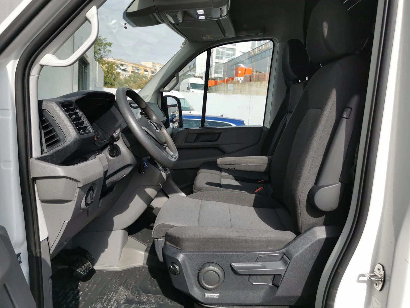 VW Crafter Furgon 30 SR NK 2.0 TDI PP - изображение 4