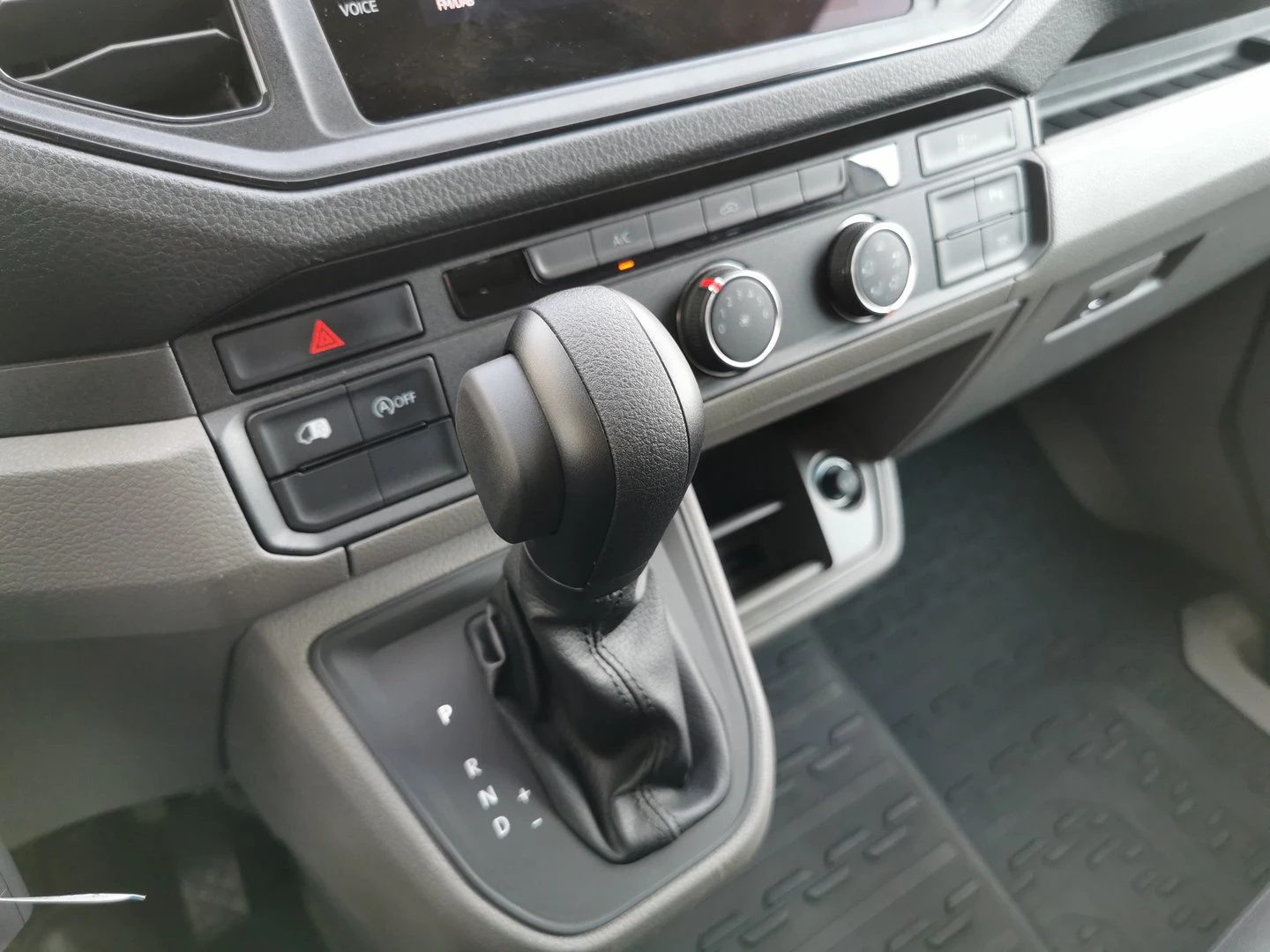 VW Crafter Furgon 30 SR NK 2.0 TDI PP - изображение 7