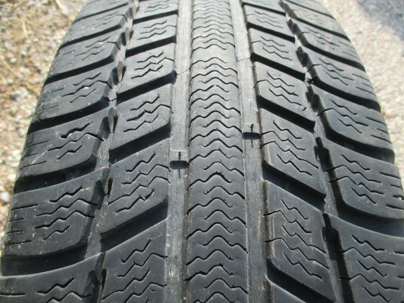 Гуми Зимни 195/55R16, снимка 2 - Гуми и джанти - 19241477