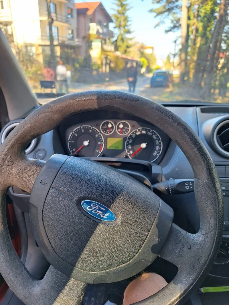 Ford Fiesta 1.2, снимка 5 - Автомобили и джипове - 47137094