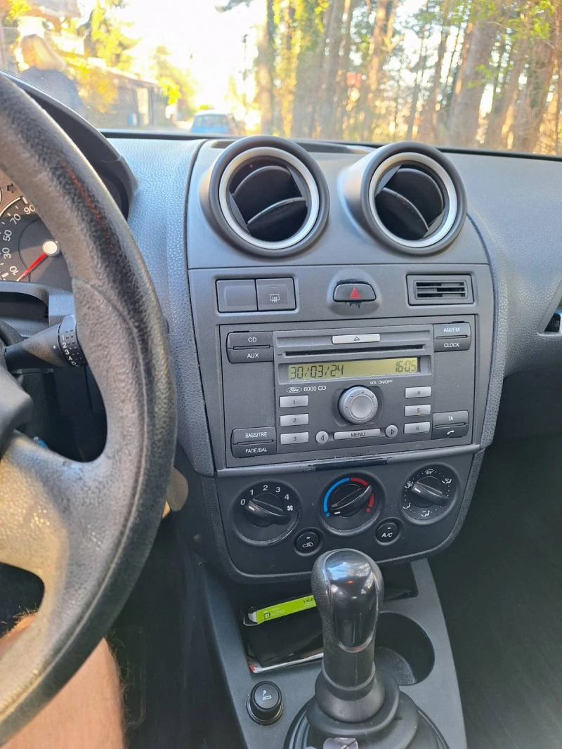 Ford Fiesta 1.2, снимка 6 - Автомобили и джипове - 47137094